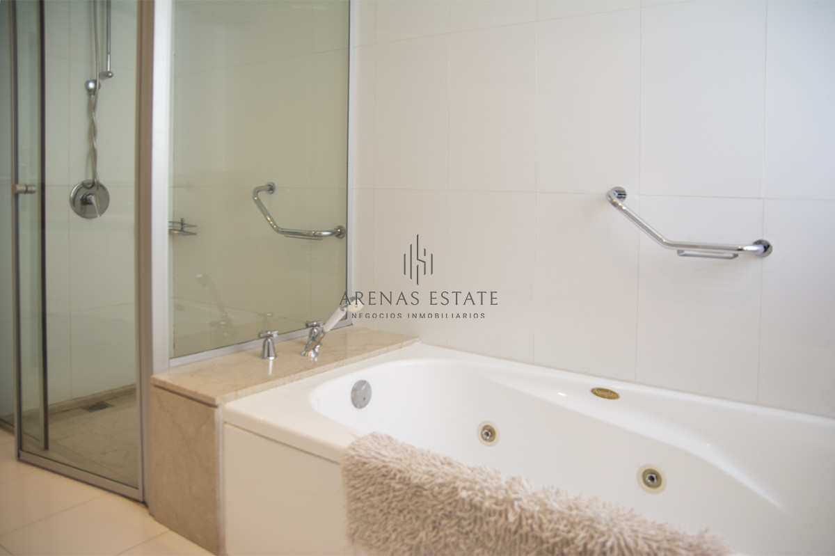 Apartamento ID.3469 - Espectacular Departamento en venta enPlaya brava frente al mar. 4 dormitorios