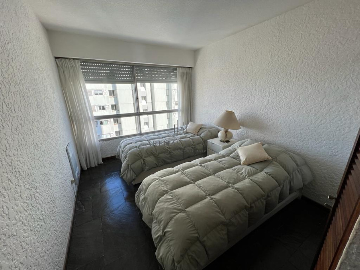 Apartamento ID.3889 - Apartamento en Venta de 3 dormitorios en parada 2 de playa brava, cerca de servicios en Punta del Este 