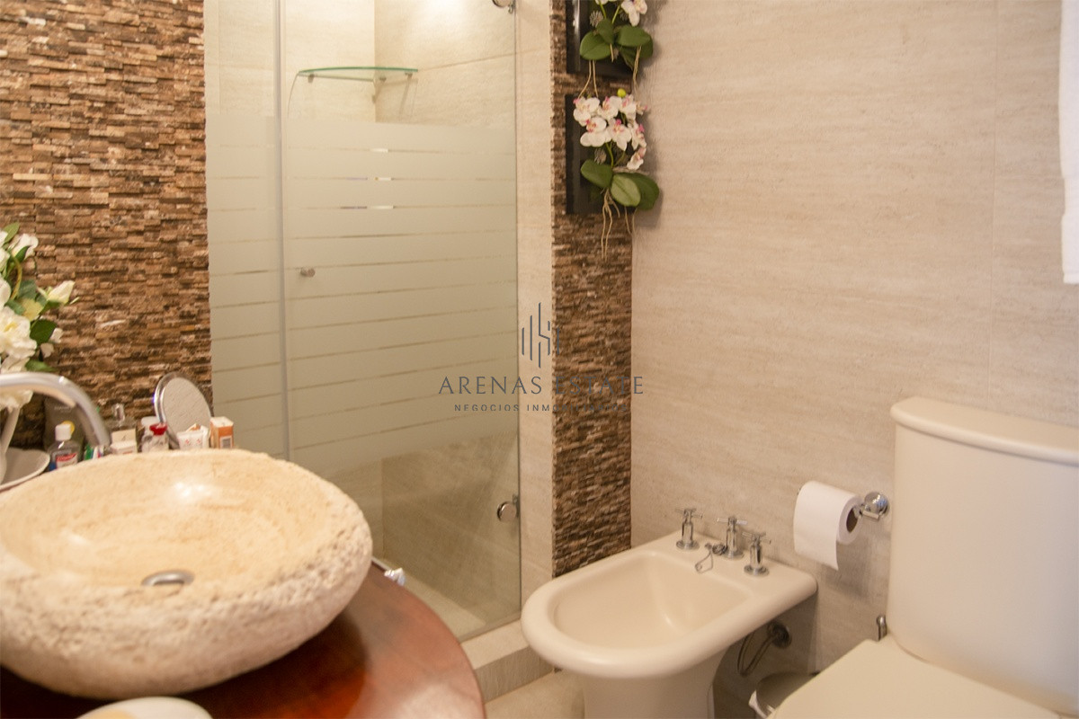Apartamento ID.2211 - Hermoso departamento de 3 dormitorios a la venta, a pasos del mar