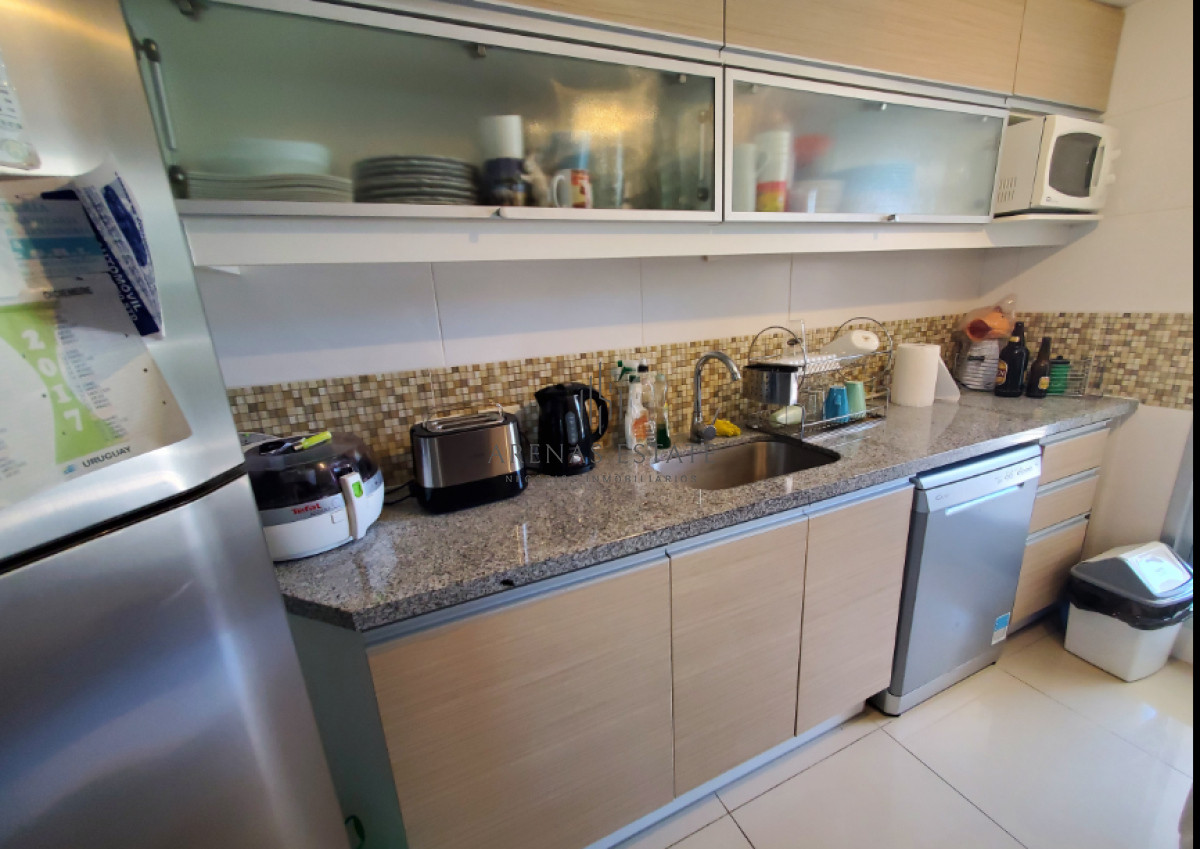 Apartamento ID.3360 - Vende apartamento de 3 dormitorios con vista a un agradable entorno, en Punta del Este.