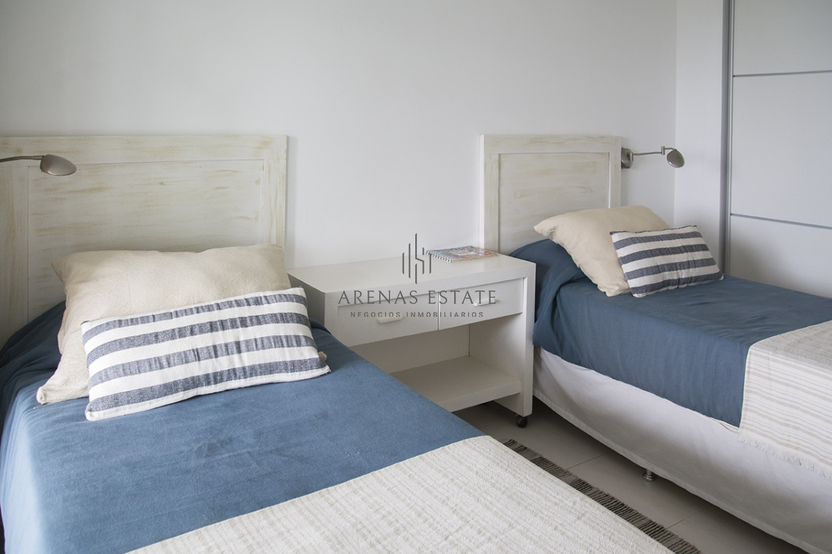Apartamento ID.2653 - Vende apartamento de 3 dormitorios + dependencia , en brava , Punta del Este 