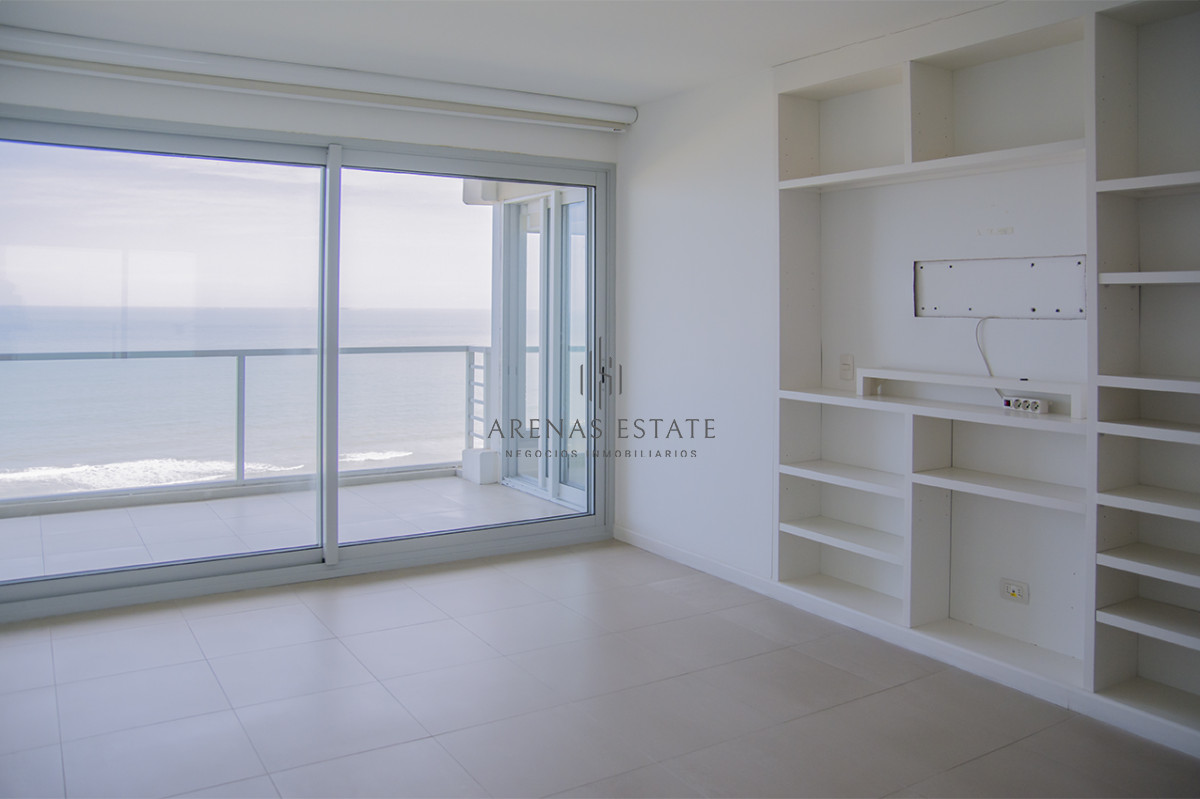 Apartamento ID.3645 - Le Parc Punta del Este, torre de categoría frente al mar.