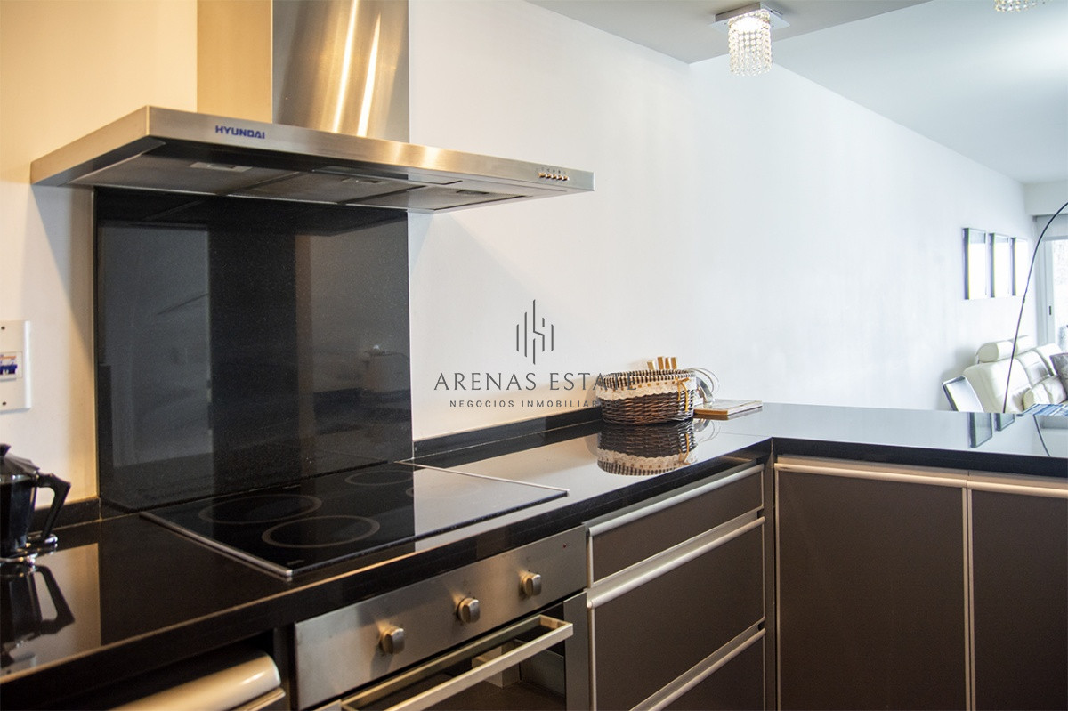 Apartamento ID.2176 - Vende apartamento. Edificio Bonaire. 3 dormitorios con servicios. Brava, Peninsula, Punta del Este