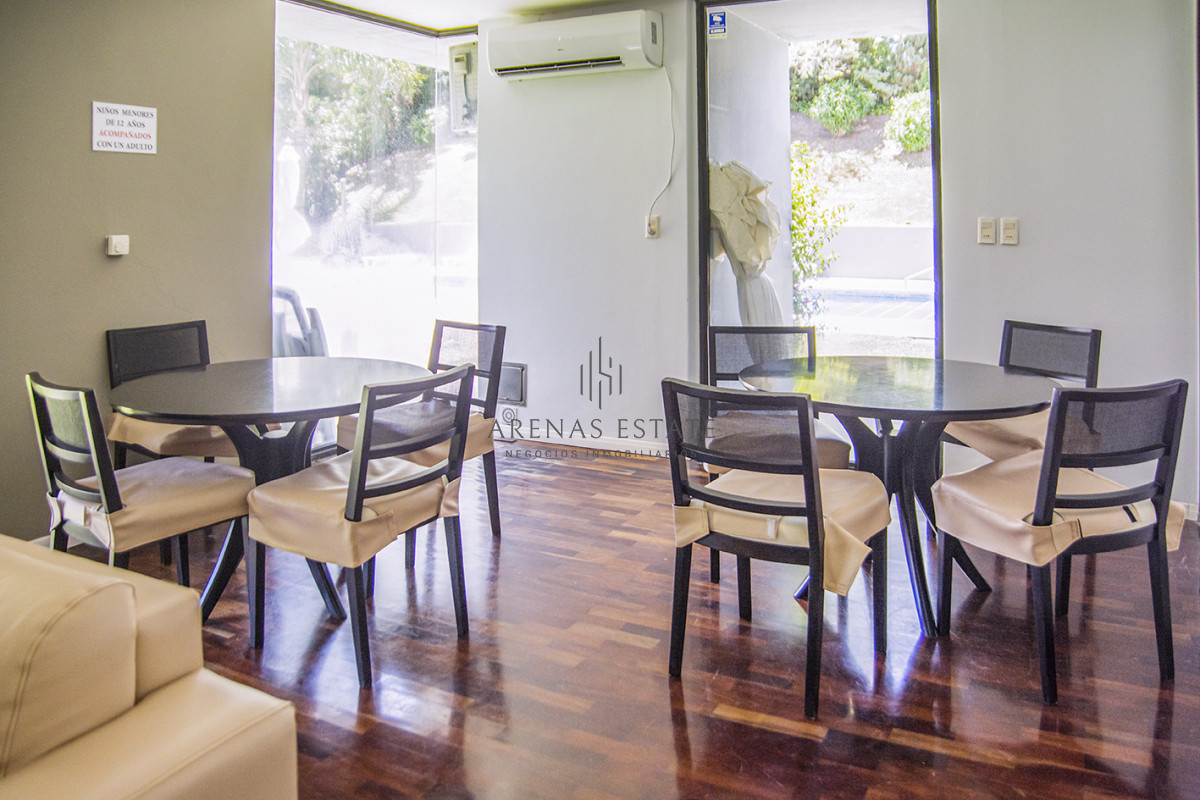 Apartamento ID.4177 - Vende apto de 2 dormitorios con vista al mar en Punta del este