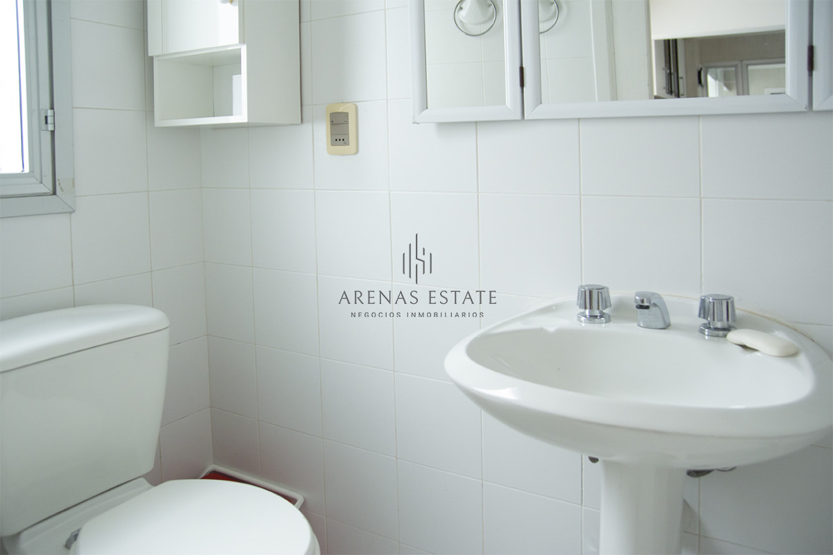 Apartamento ID.3885 - Espectacular Penthouse en venta a pasos del mar. 3 dormitorios + dependencia. Playa Brava.