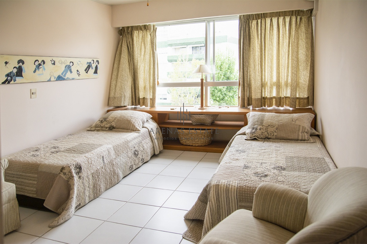 Apartamento ID.2984 - Departamentos en venta de 3 dormitorios Frente al Puerto , Punta del este 