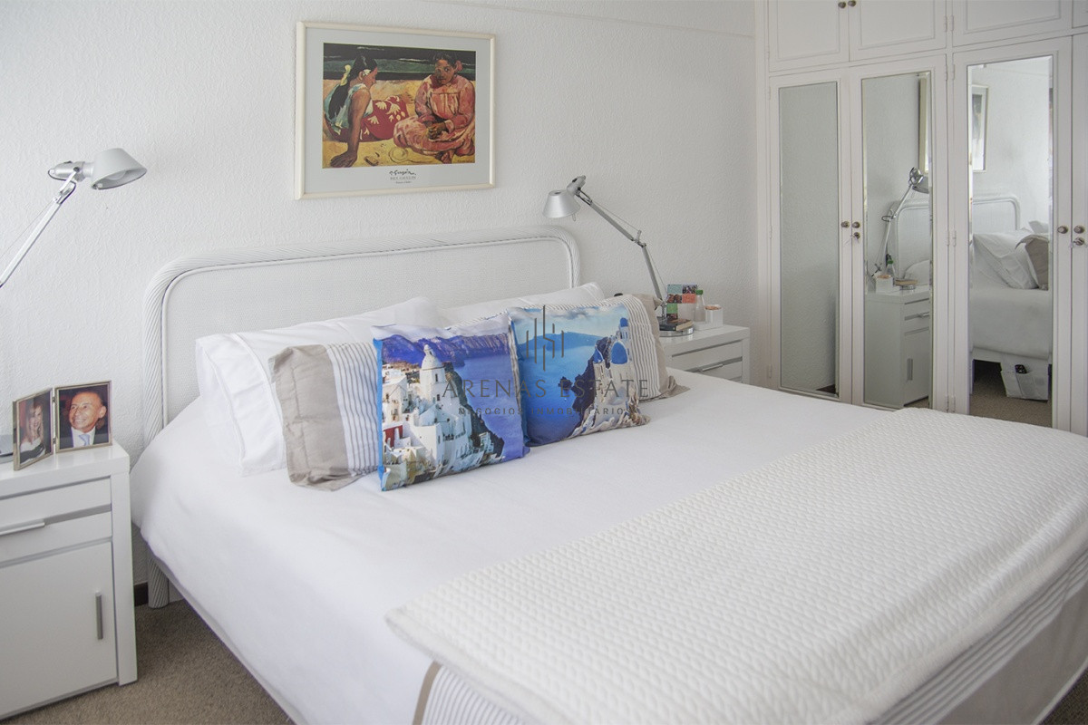 Apartamento ID.2211 - Hermoso departamento de 3 dormitorios a la venta, a pasos del mar