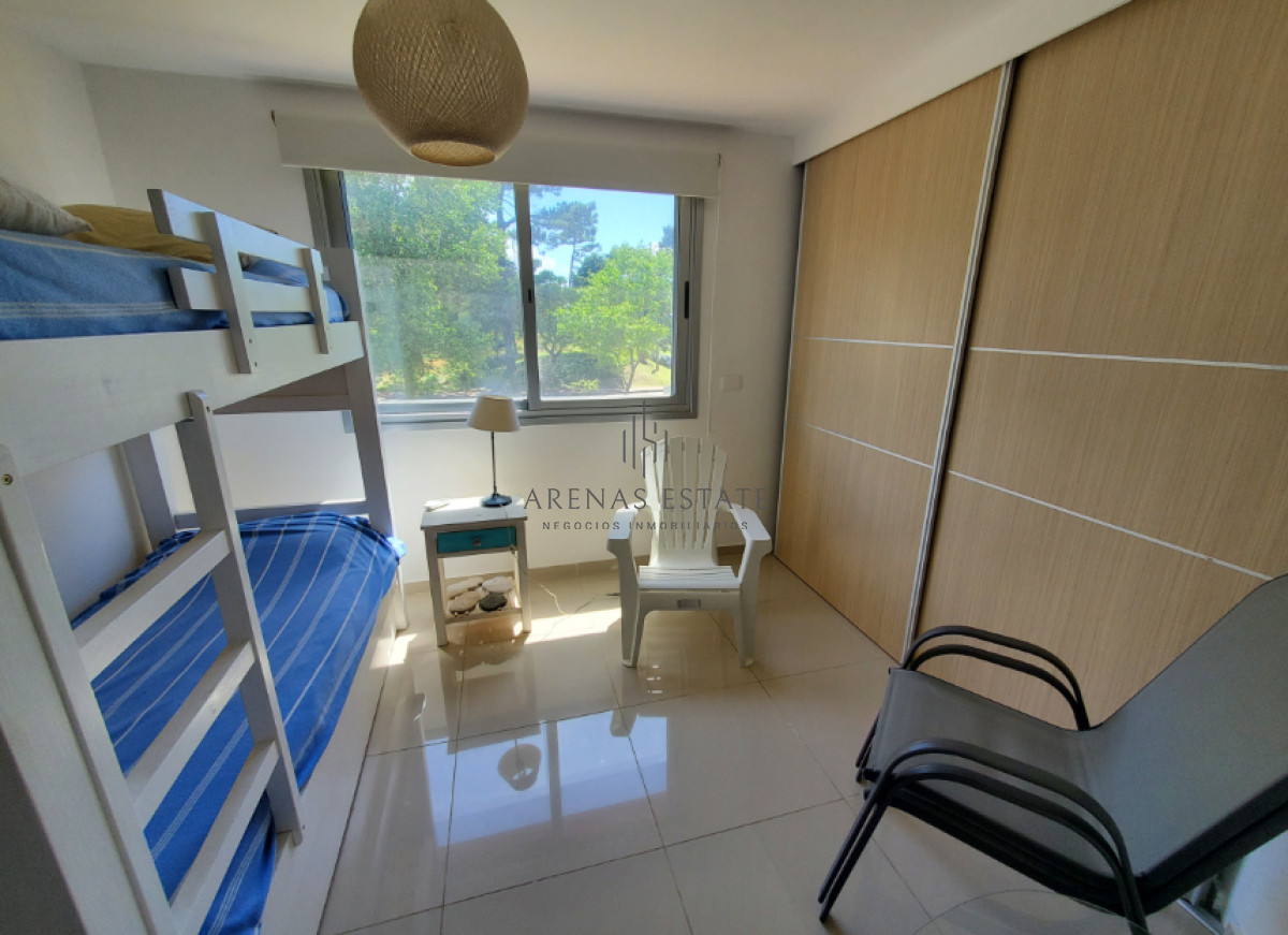 Apartamento ID.3360 - Vende apartamento de 3 dormitorios con vista a un agradable entorno, en Punta del Este.