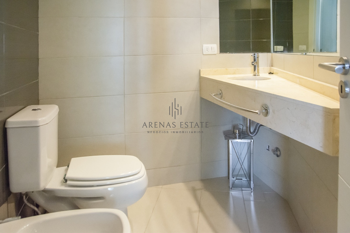 Apartamento ID.2612 - Vende apartamento de 3 dormitorios en Wind Tower, piso alto con vista al mar , Punta del Este 