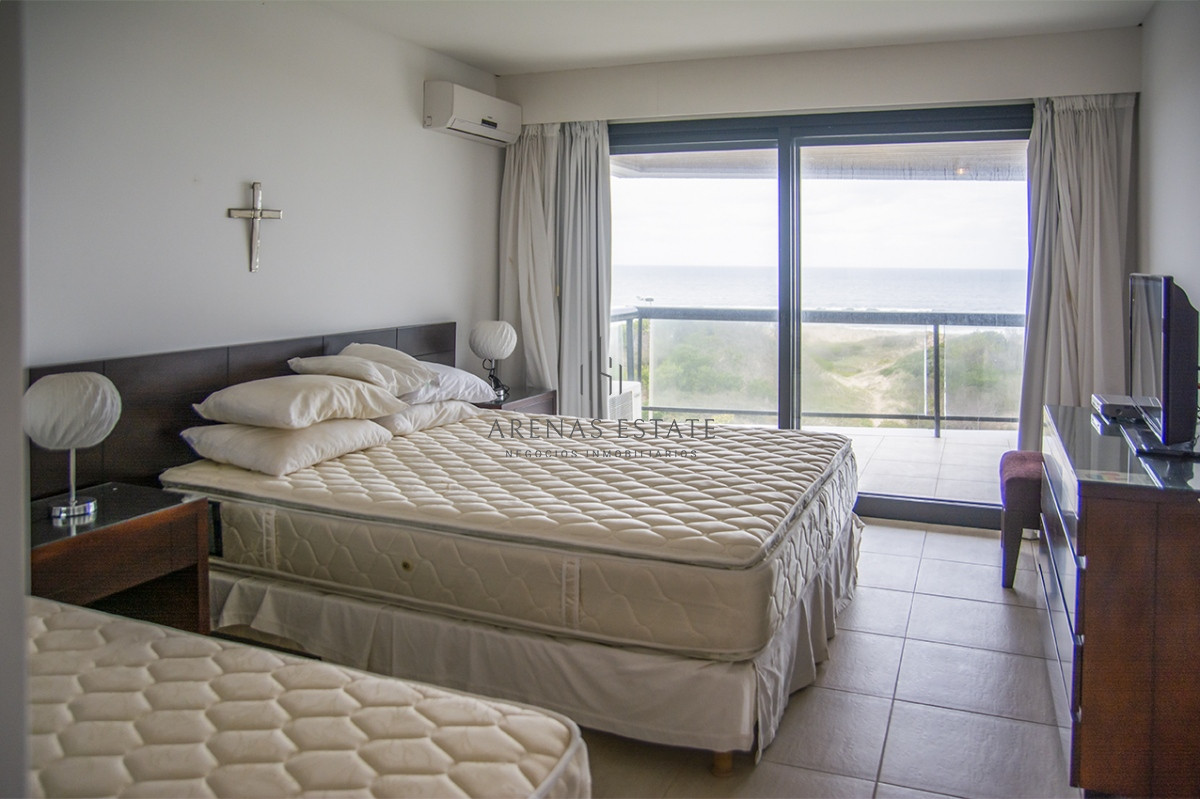 Apartamento ID.2050 - Penthouse en venta muy cómodo e iluminado. 4 dormitorios + dep. 