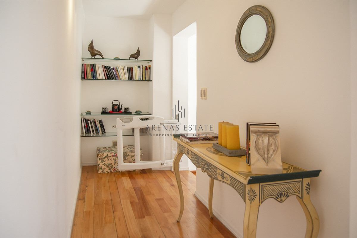 Apartamento ID.3885 - Espectacular Penthouse en venta a pasos del mar. 3 dormitorios + dependencia. Playa Brava.