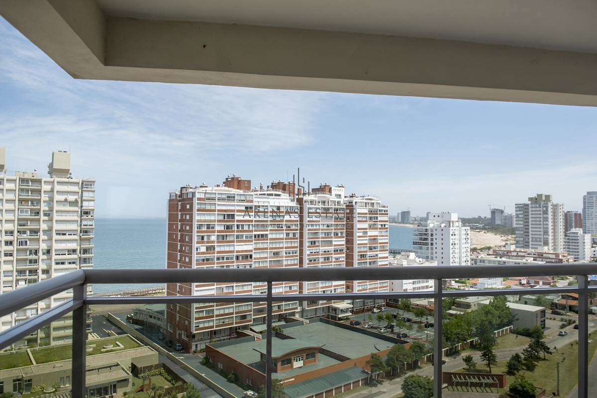 Apartamento ID.3376 - Apartamento de 2 dormitorios en Torre Imperiale , Punta del este , Playa Brava 