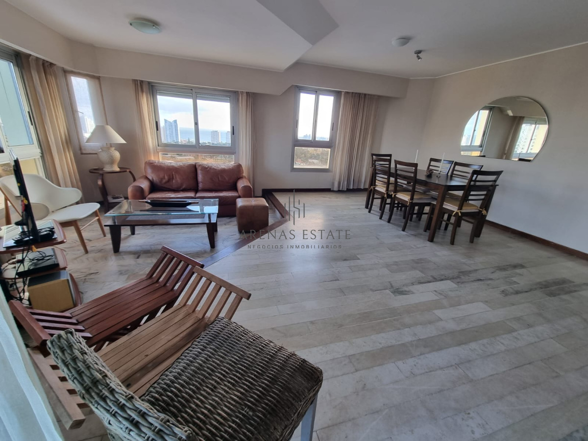 Apartamento ID.3800 - Vende espectacular apartamento de 3 dormitorios en Punta del Este