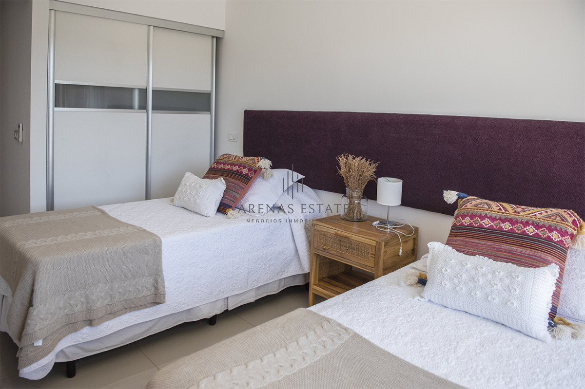 Apartamento ID.2052 - Penthouse frente al mar en venta en Blue Bird, 3 dormitorios en suite. Punta del este
