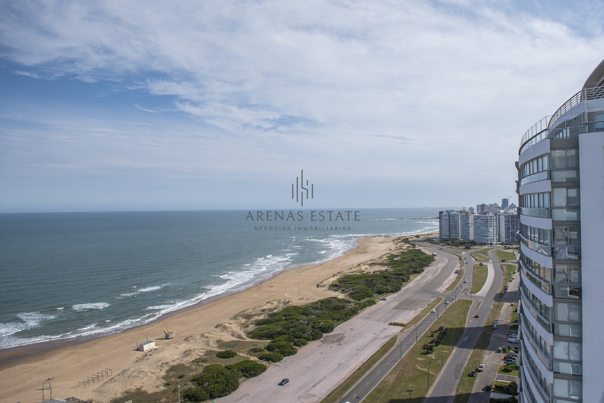 Apartamento ID.3470 - Departamento d 3 dormitoios + dependencia en venta en Playa Brava