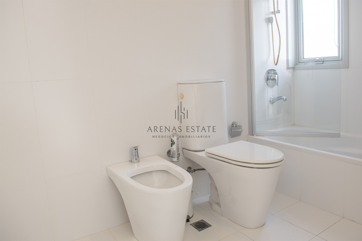 Apartamento ID.3470 - Departamento d 3 dormitoios + dependencia en venta en Playa Brava