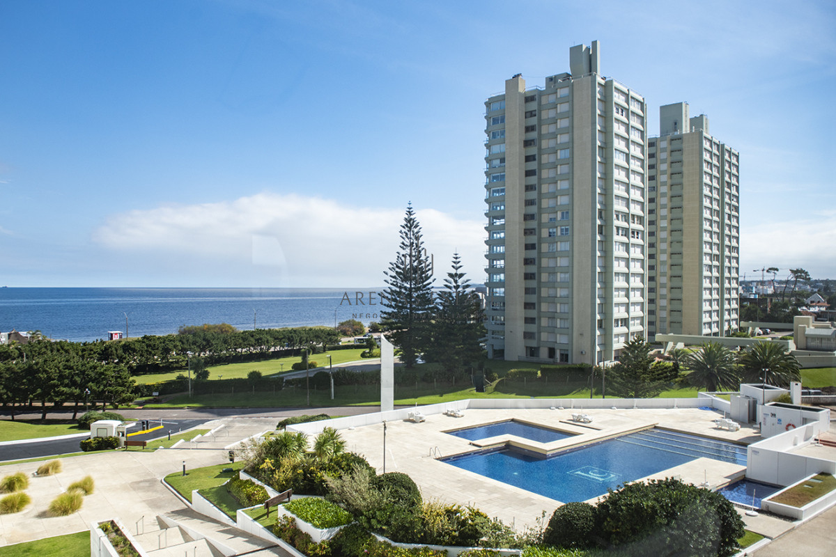 Apartamento ID.3554 - Vende apartamento de 3 dormitorios en Mansa, Punta del Este.