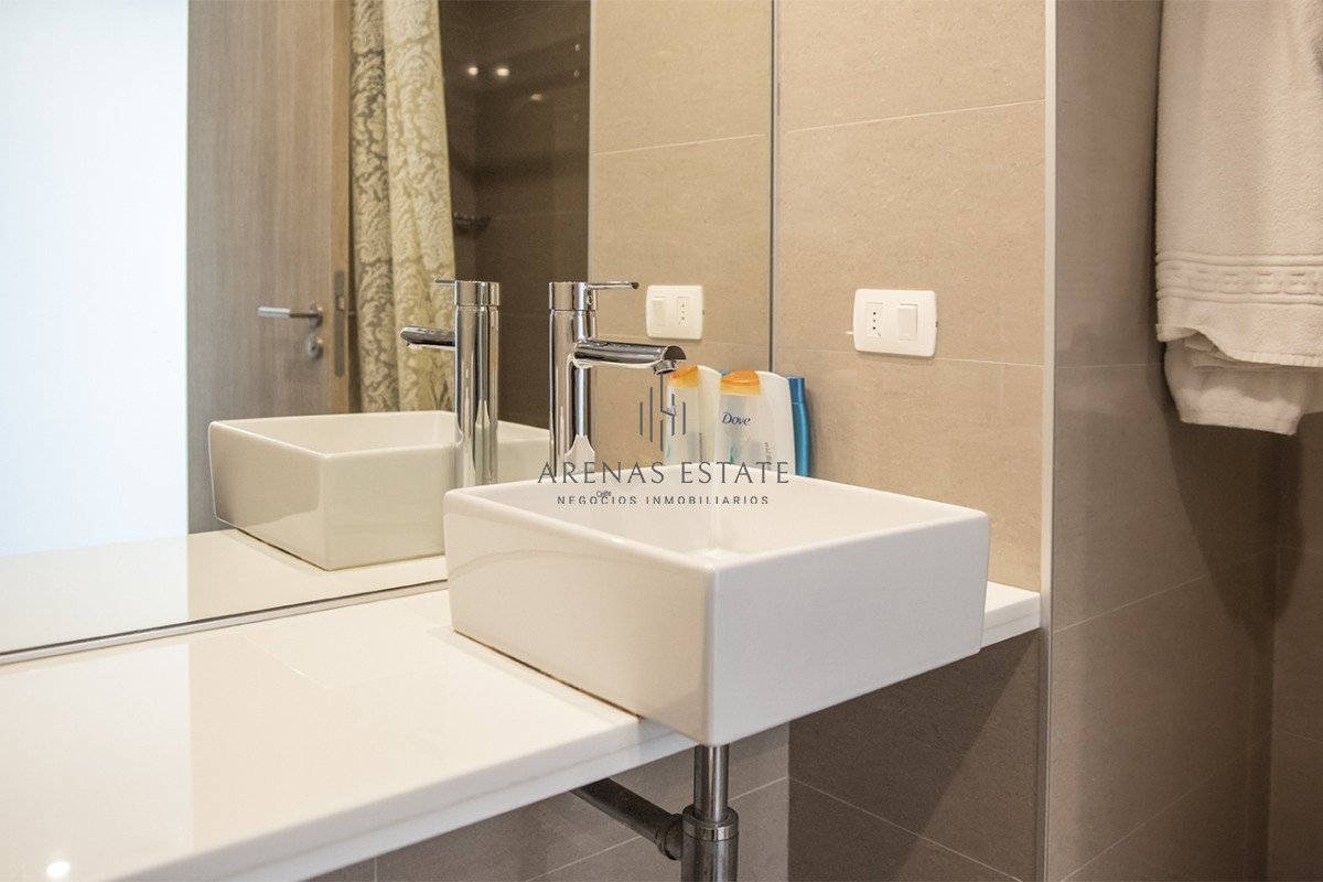 Apartamento ID.3098 - Piso alto con vista panoramica, 1 dormitorio y medio en venta. Punta del Este