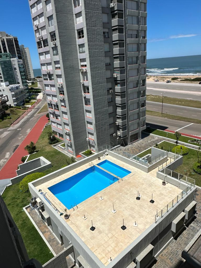 Apartamento ID.3789 - Vende Apartamento de 3 dormitorios en Brava, Excelente edificio.