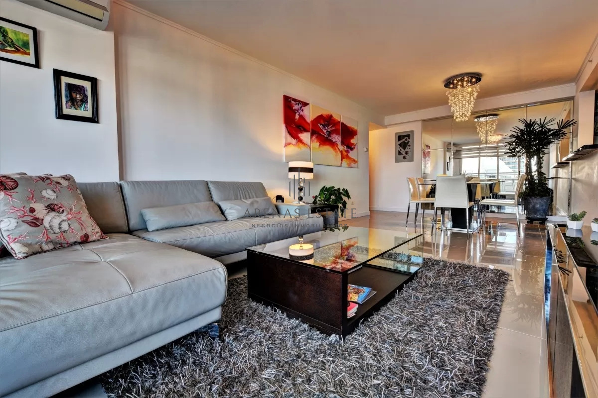 Apartamento ID.2643 - Lindo departamento de 3 dormitorios en venta en excelente zona.