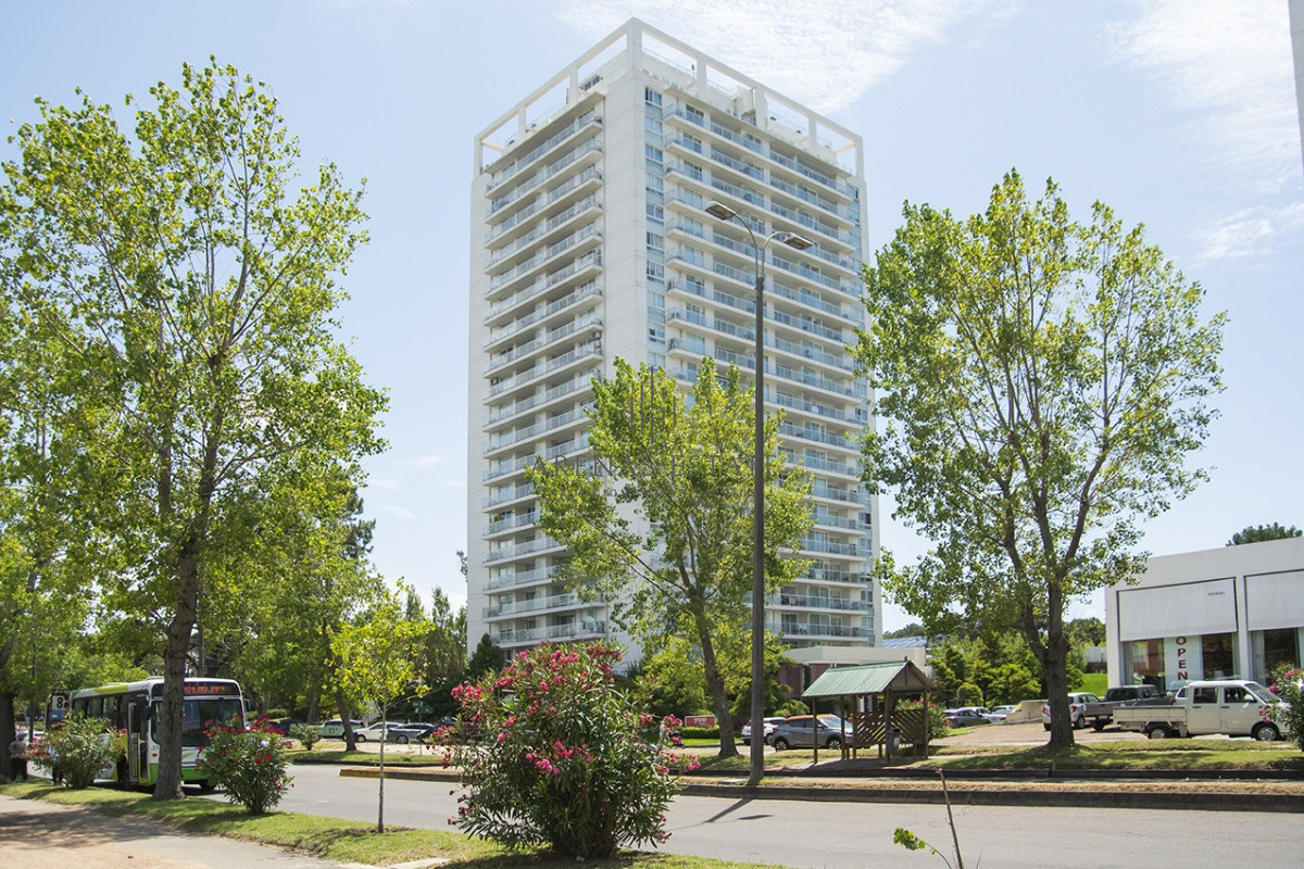 Apartamento ID.1857 - Departamento en venta de 2 dormitorios, proximo al Shopping. 