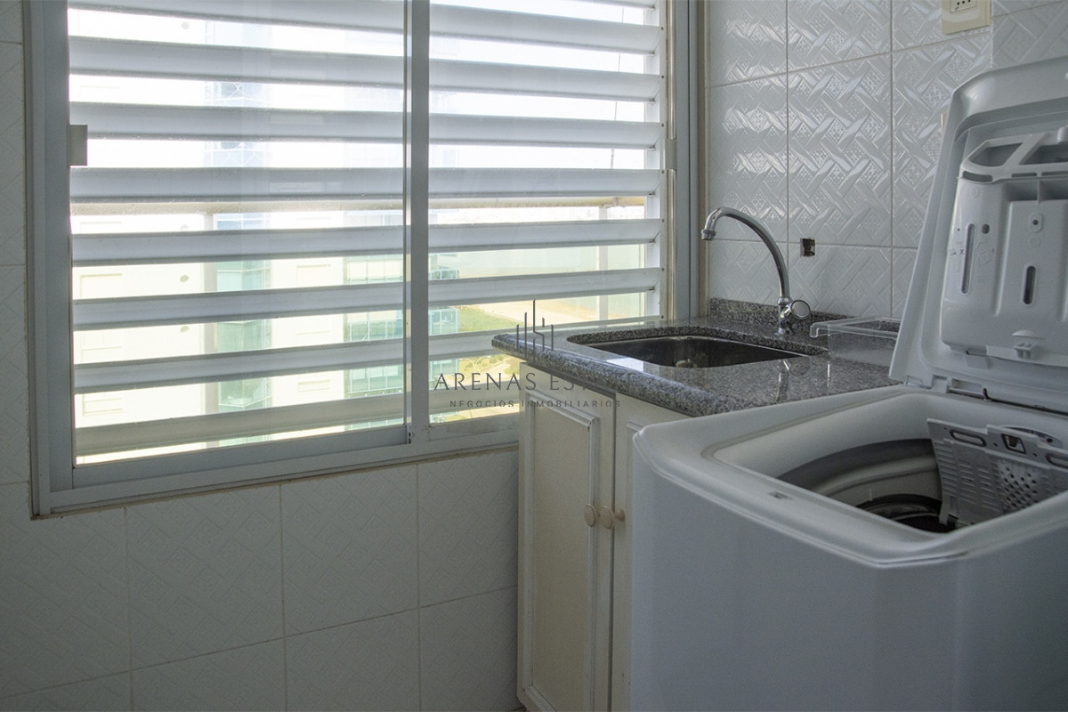 Apartamento ID.2051 - Departamento de 3 dormitorios en venta frente a Playa Mansa, Coral Tower