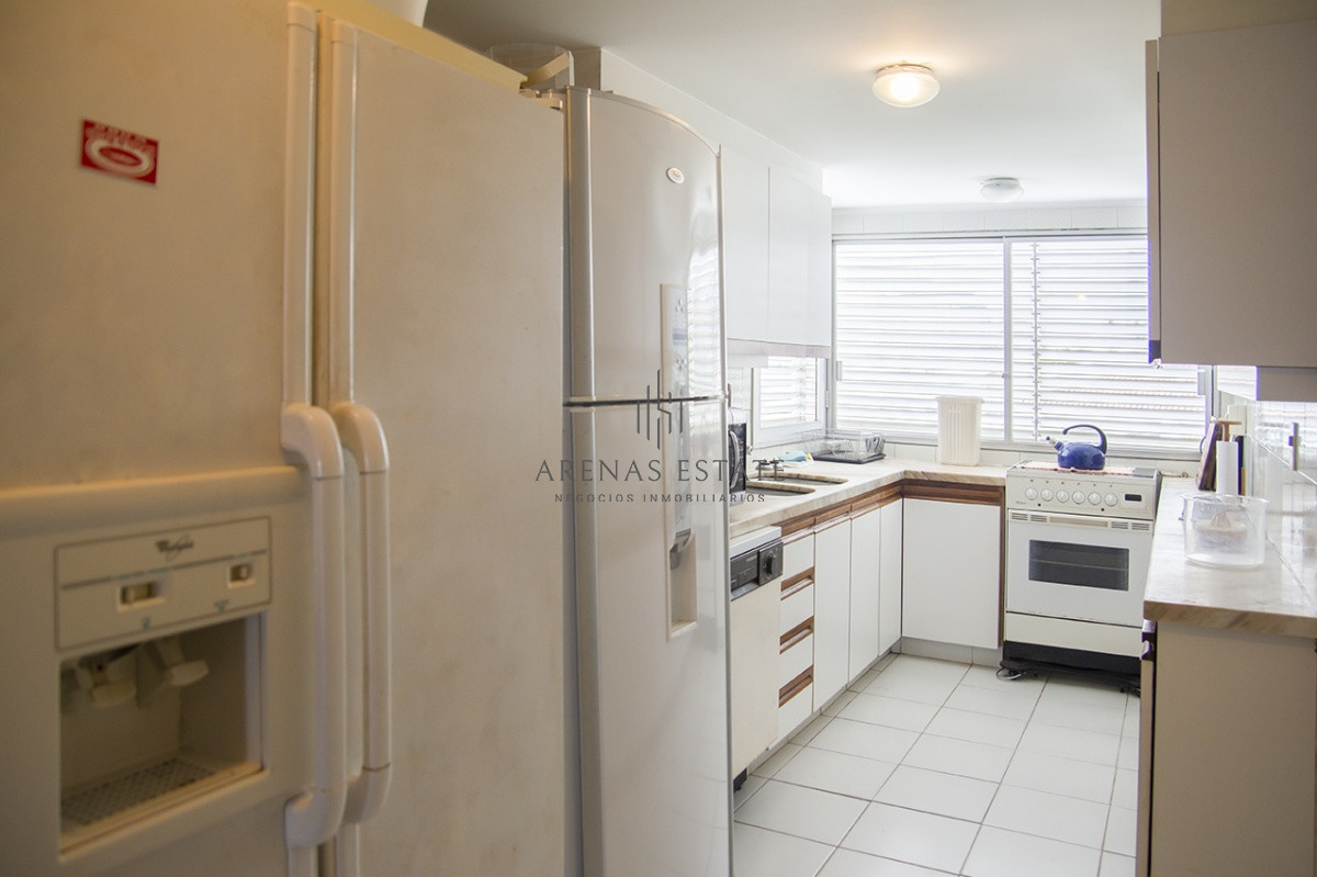 Apartamento ID.2984 - Departamentos en venta de 3 dormitorios Frente al Puerto , Punta del este 