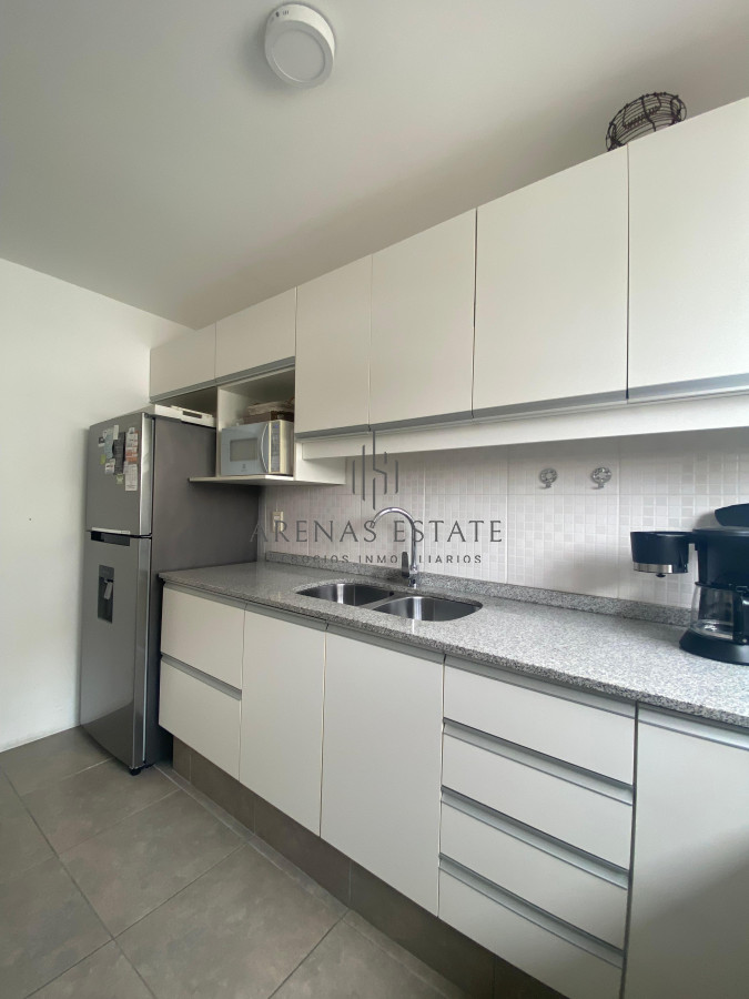 Apartamento ID.4352 - Vende apartamento con vista al mar de 3 dormitorios, Punta del Este