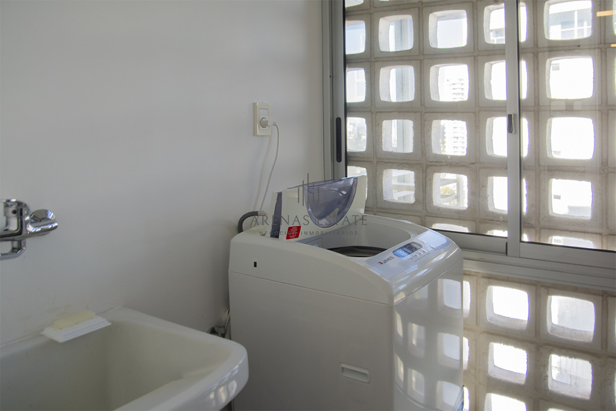 Apartamento ID.3155 - Departamento de 2 dormitorios en Torre emblematica frente al mar.