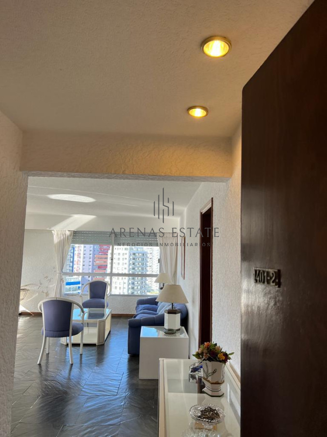 Apartamento ID.3889 - Apartamento en Venta de 3 dormitorios en parada 2 de playa brava, cerca de servicios en Punta del Este 