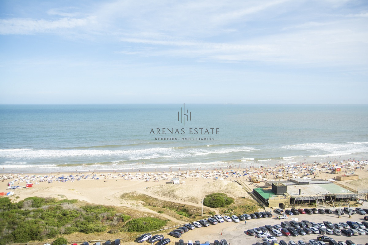 Apartamento ID.3645 - Le Parc Punta del Este, torre de categoría frente al mar.