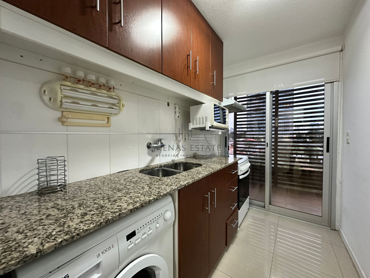 Apartamento ID.2603 - Oportunidad. Vende apartamento de 2 dormitorios con azotea y parrillero, Punta del Este 