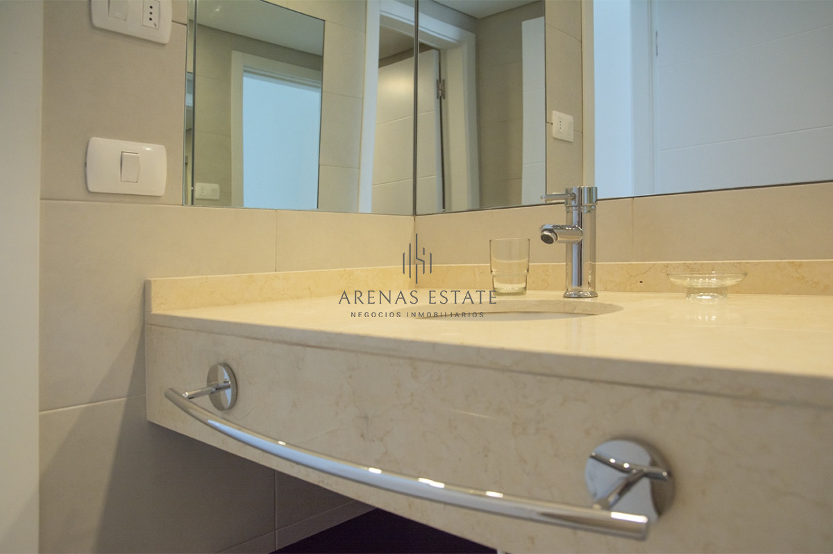 Apartamento ID.2612 - Vende apartamento de 3 dormitorios en Wind Tower, piso alto con vista al mar , Punta del Este 