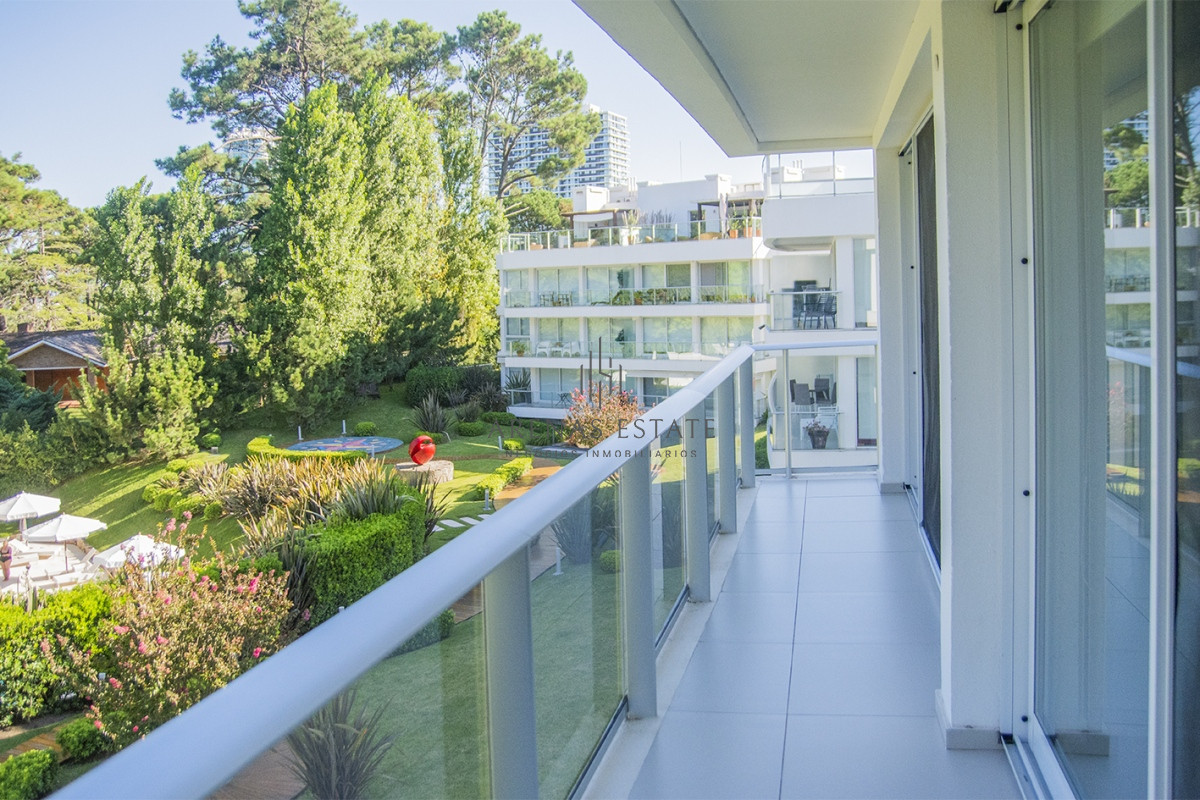 Apartamento ID.2542 - Espectacular departamento duplex a pasos del mar . 3 dormitorios en venta