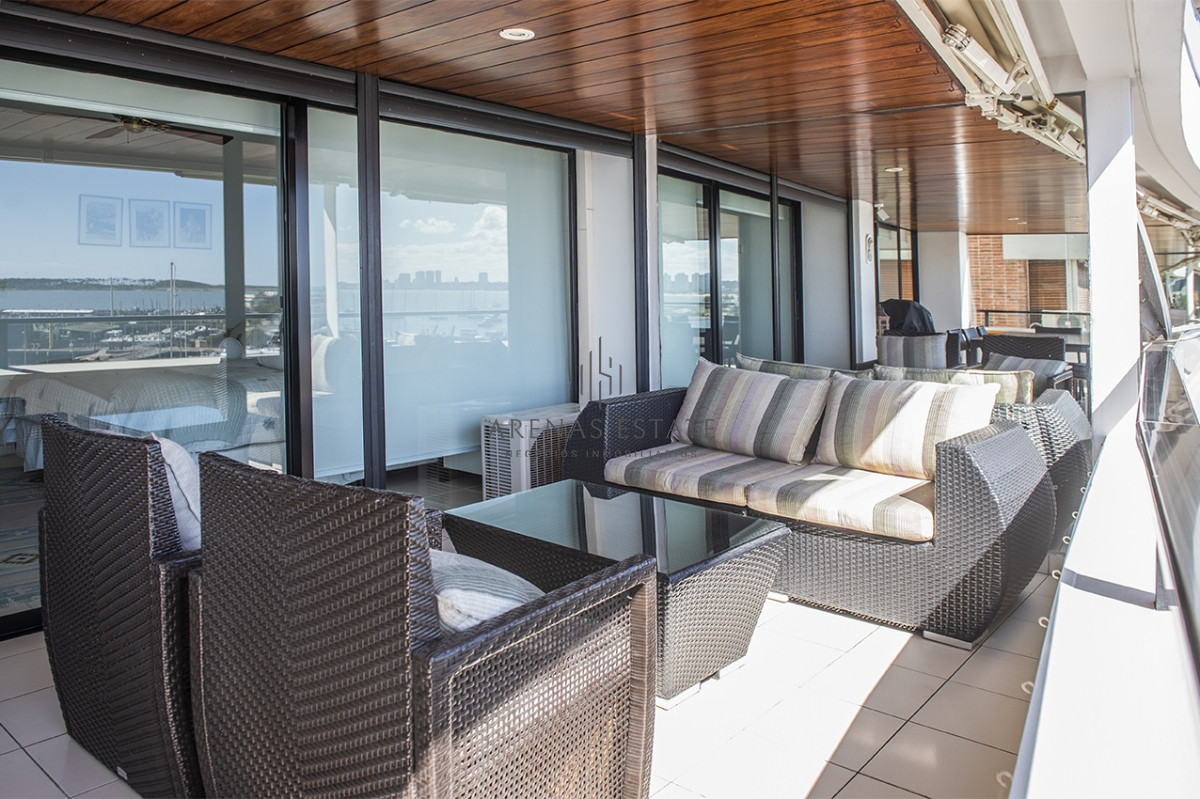 Apartamento ID.2987 - Espectcular departamento en venta frente al puerto 4 dormitorios
