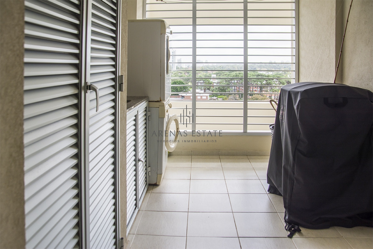 Apartamento ID.2653 - Vende apartamento de 3 dormitorios + dependencia , en brava , Punta del Este 