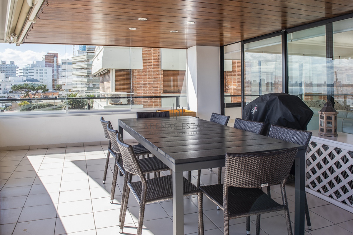 Apartamento ID.2987 - Espectcular departamento en venta frente al puerto 4 dormitorios