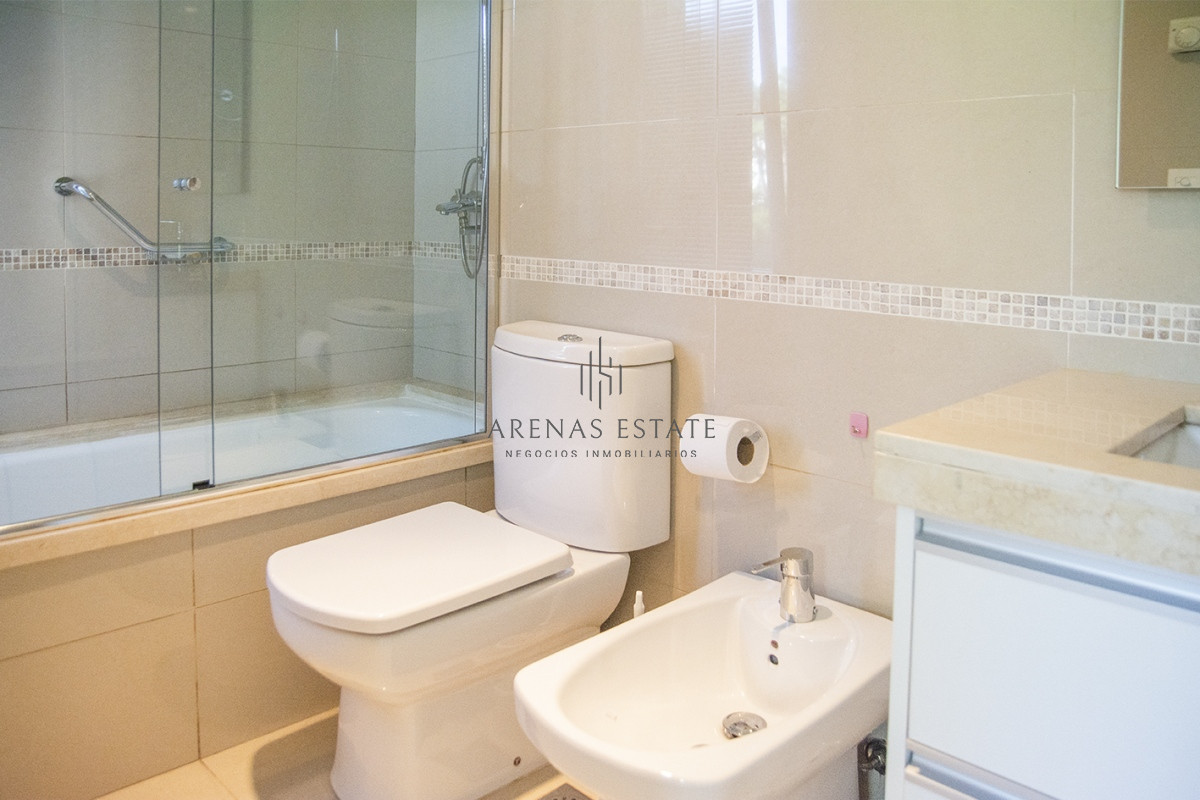 Apartamento ID.2542 - Espectacular departamento duplex a pasos del mar . 3 dormitorios en venta