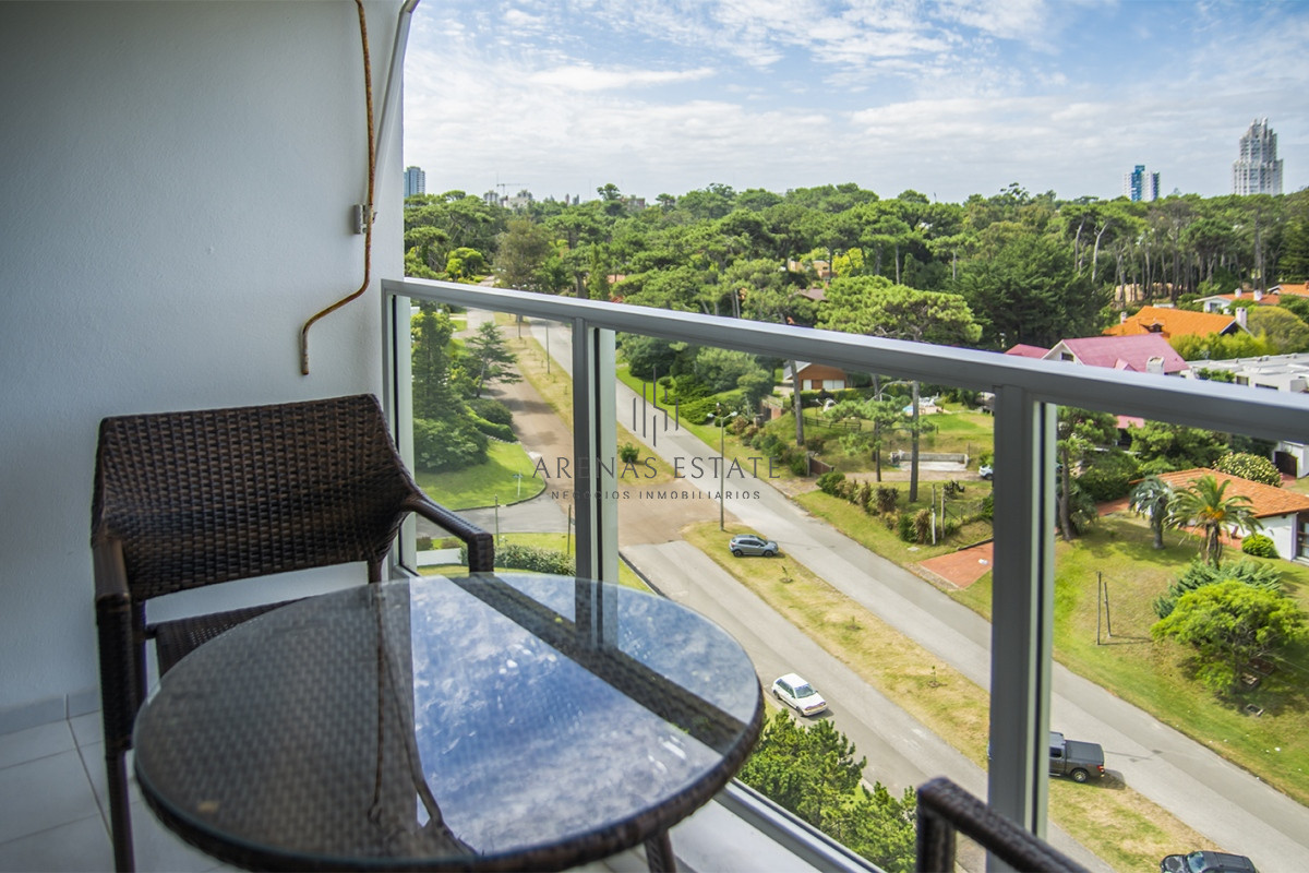 Apartamento ID.2272 - Vende apartamento de 4 dormitorios con 2 cocheras en Lincon Center, Playa Mansa, Punta del Este 