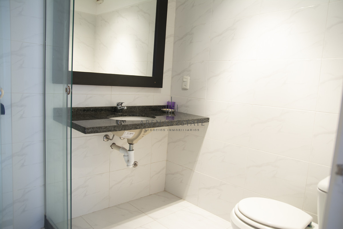 Apartamento ID.2044 - Apartamento en venta frente al mar, de 3 dormitorios en Punta del Este 