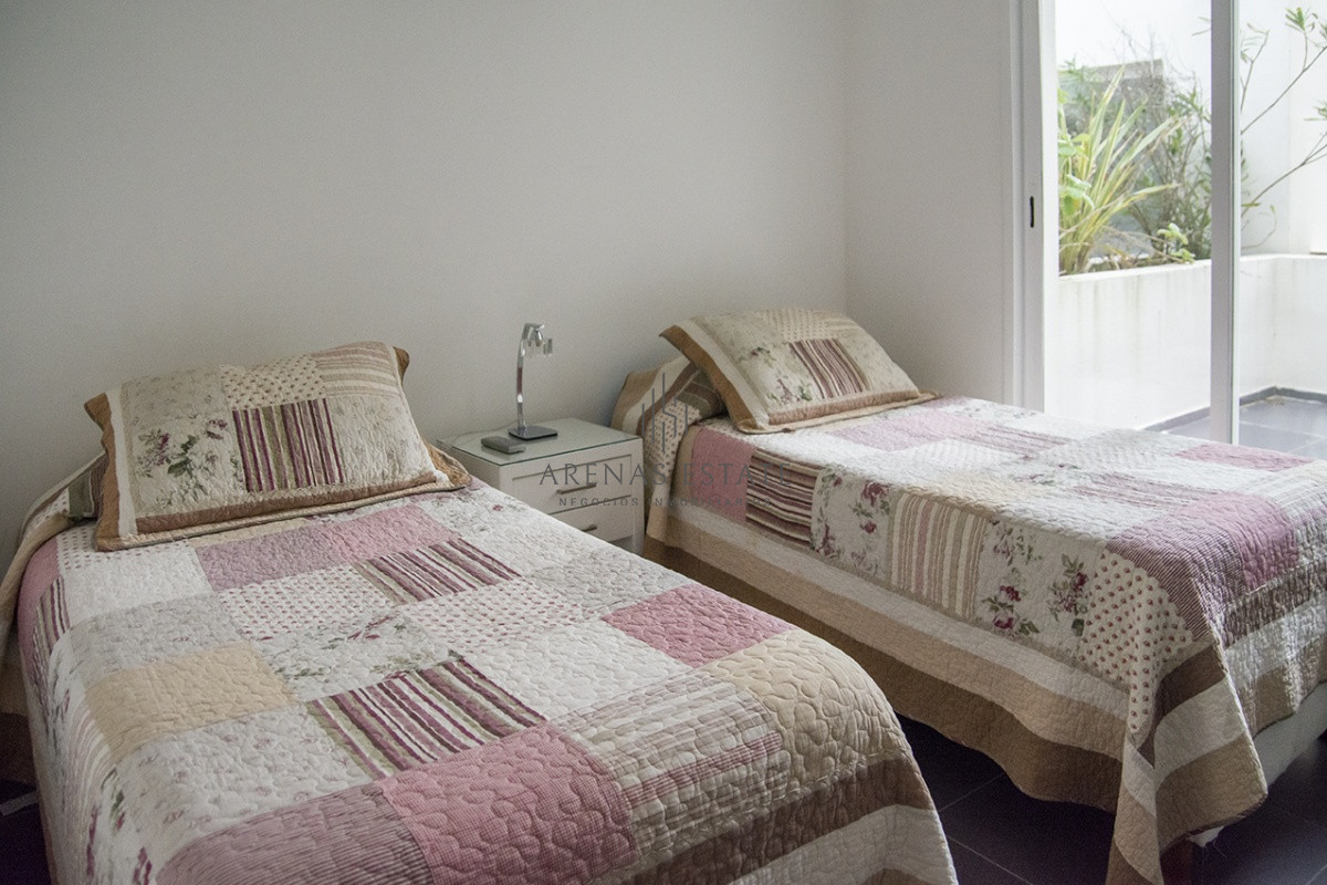 Apartamento ID.2176 - Vende apartamento. Edificio Bonaire. 3 dormitorios con servicios. Brava, Peninsula, Punta del Este