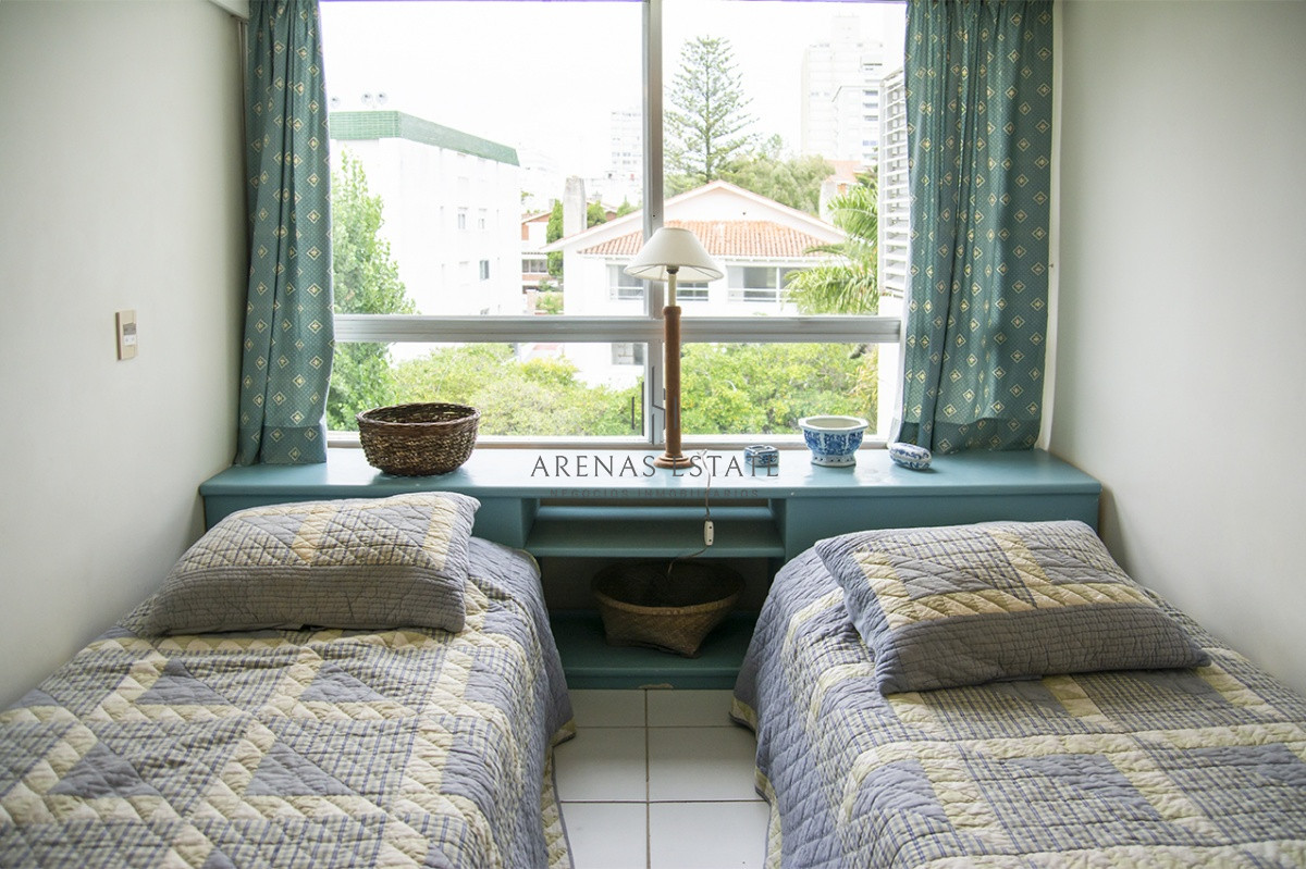Apartamento ID.2984 - Departamentos en venta de 3 dormitorios Frente al Puerto , Punta del este 