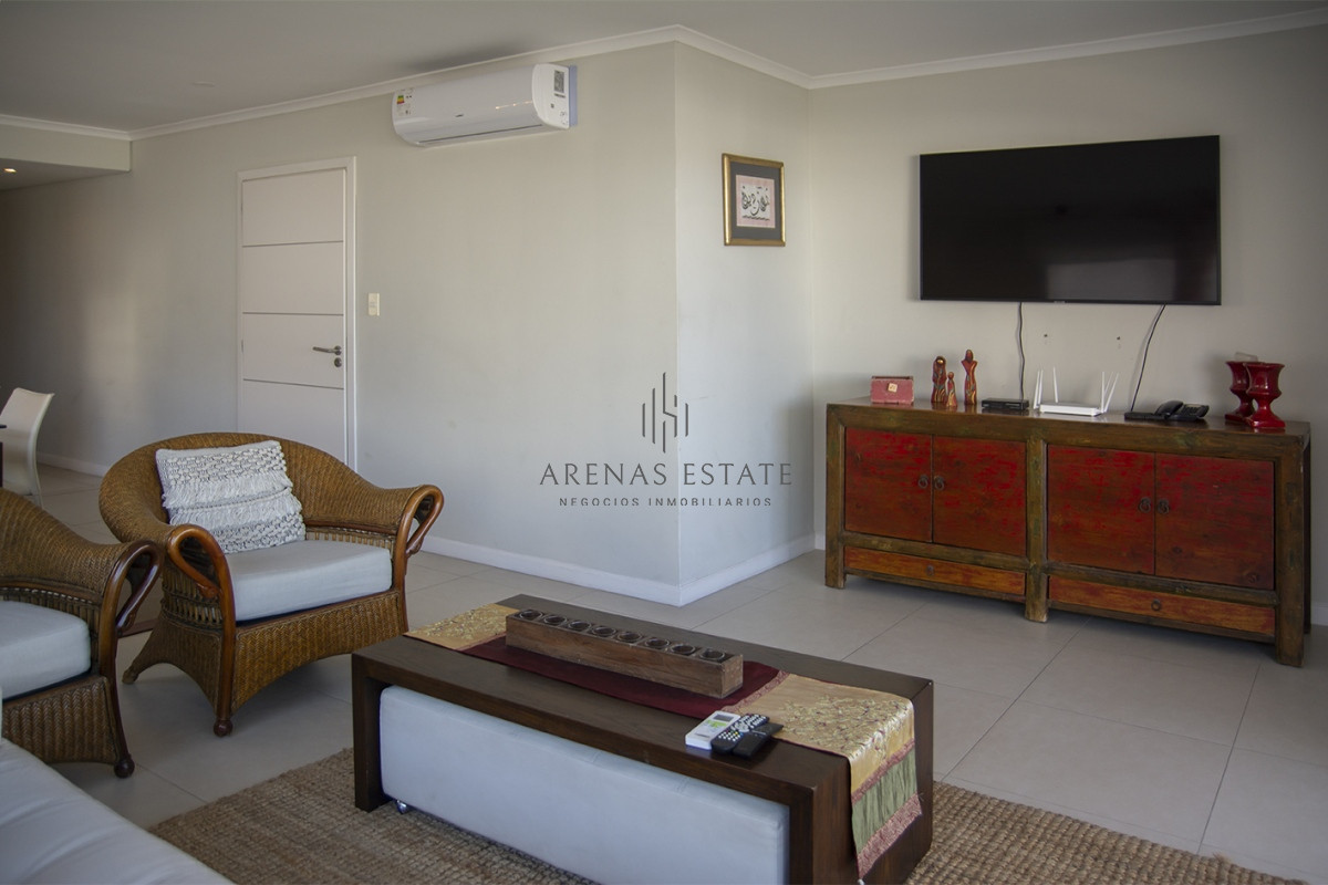 Apartamento ID.2526 - Departamento de 3 dormitorios con parrillero en venta, edificio nuevo en la Peninsula.
