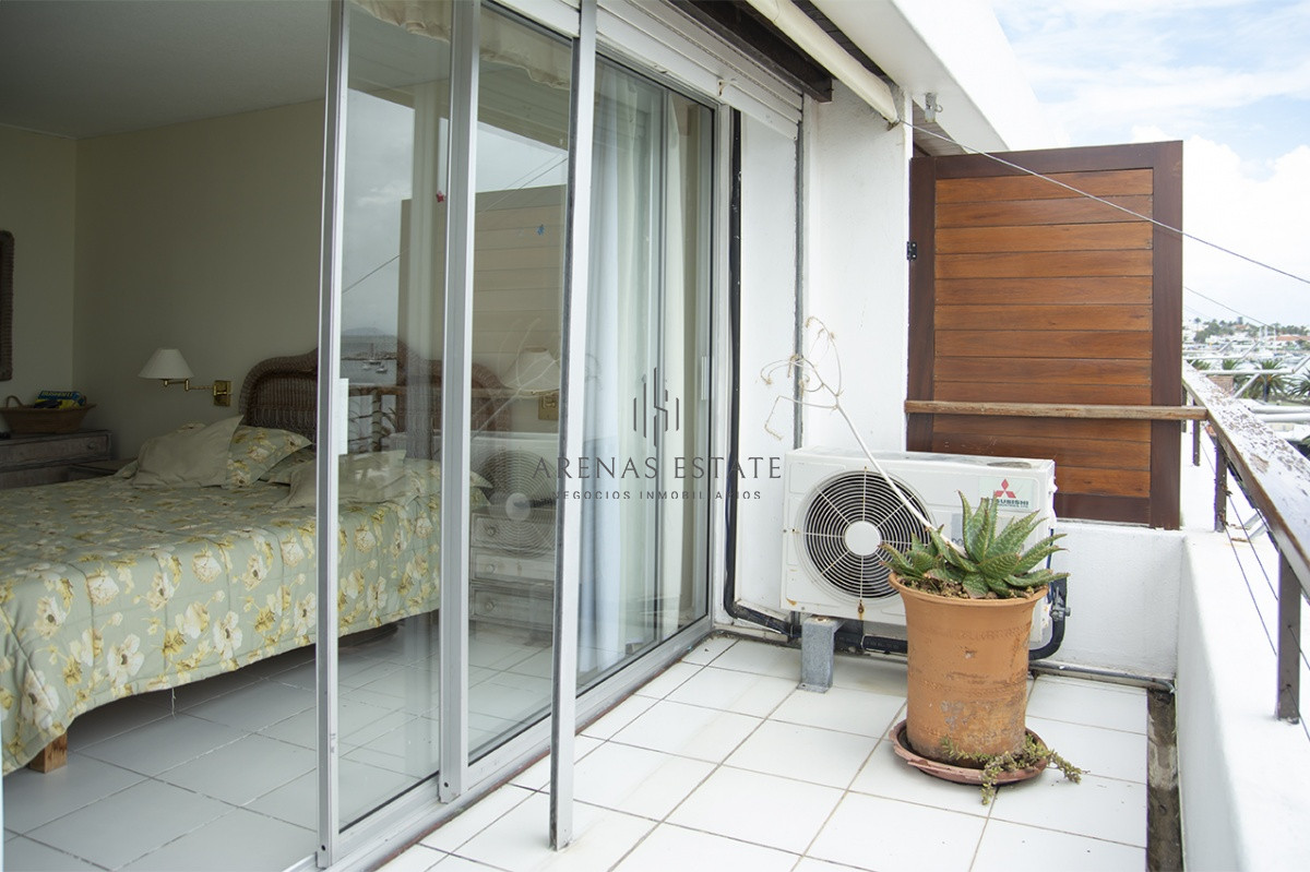 Apartamento ID.2984 - Departamentos en venta de 3 dormitorios Frente al Puerto , Punta del este 