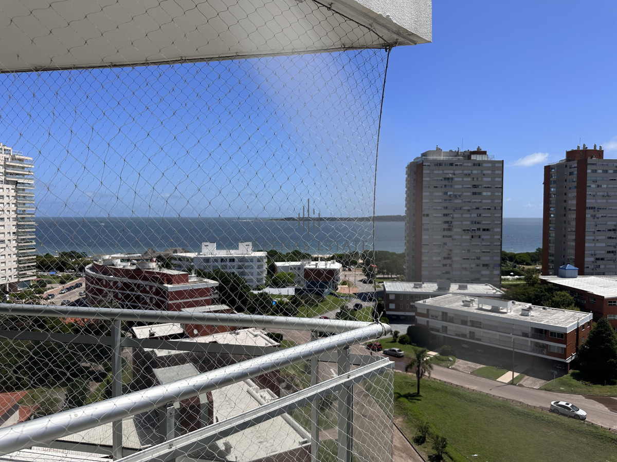Apartamento ID.3489 - Vende Apartamento de 3 dormitorios en Sunrise Tower, Punta del Este 