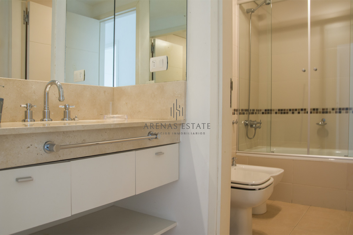Apartamento ID.2653 - Vende apartamento de 3 dormitorios + dependencia , en brava , Punta del Este 