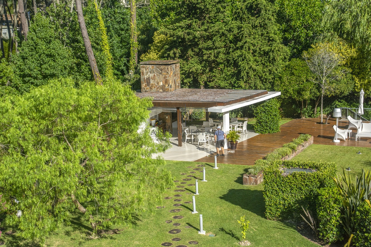 Apartamento ID.2542 - Espectacular departamento duplex a pasos del mar . 3 dormitorios en venta