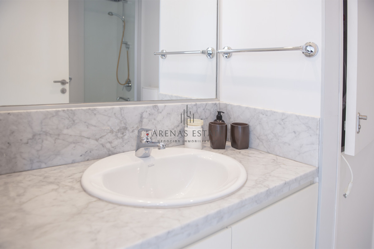 Apartamento ID.3467 - Espectacular departamento frente al mar en venta, 2 dorm + dep en venta