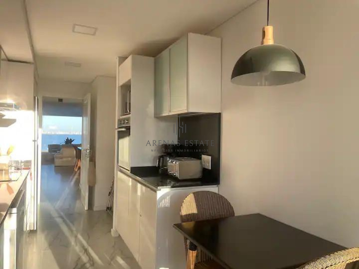 Apartamento ID.3359 - Vende apartamento con vista al mar de 3 suites, en Mansa- Punta del Este.