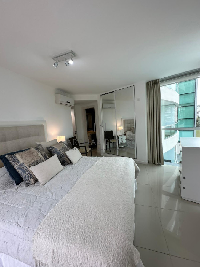 Apartamento ID.3156 - Departamento de 2 dormitorios en venta en Torre Wind. Punta del este